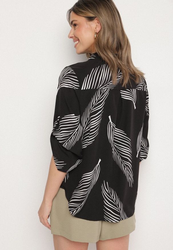 Born2be - Czarna Koszula z Bawełną we Wzór Liści Lumavaie. Okazja: na co dzień. Kolor: czarny. Materiał: bawełna. Styl: elegancki, casual