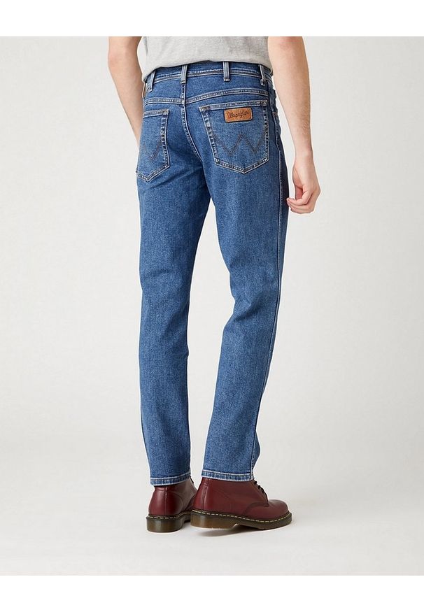 Wrangler - MĘSKIE SPODNIE JEANSOWE WRANGLER TEXAS SLIM STONEWASH W12S33010 112141144