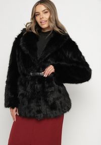 Born2be - Czarna Elegancka Kurtka Futerko z Paskiem z Klamrą Gonne. Okazja: na imprezę, na co dzień, na spacer. Kolor: czarny. Materiał: futro. Styl: elegancki #7