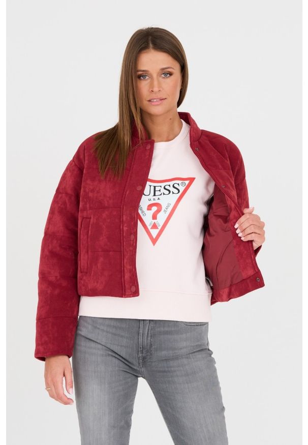 Guess - GUESS Bordowa damska kurtka. Kolor: czerwony. Długość: krótkie
