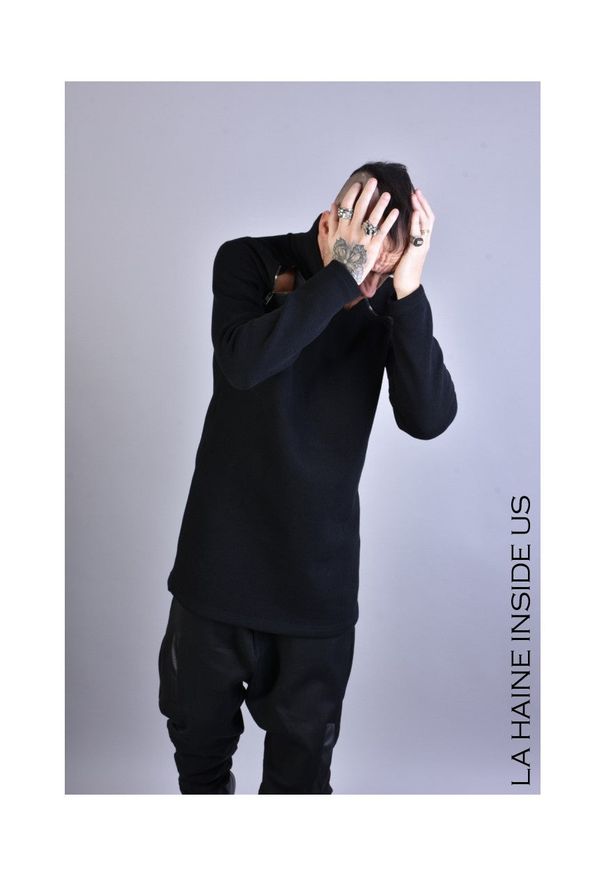 La Haine Inside Us Sweter "LM060" | A23083J LM060 | Mężczyzna | Czarny. Kolor: czarny. Materiał: poliester, bawełna, elastan. Długość: długie. Wzór: aplikacja