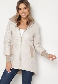 Born2be - Jasnoszara Pikowana Kurtka z Kapturem i Przedłużonym Tyłem Tulara. Okazja: na co dzień. Typ kołnierza: kaptur. Kolor: szary. Materiał: jeans. Wzór: aplikacja. Styl: casual, elegancki #1