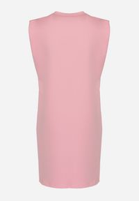 Born2be - Różowa Sukienka Pudełkowa z Podkreślonymi Ramionami Mimossa. Kolor: różowy. Długość rękawa: bez rękawów. Styl: wakacyjny