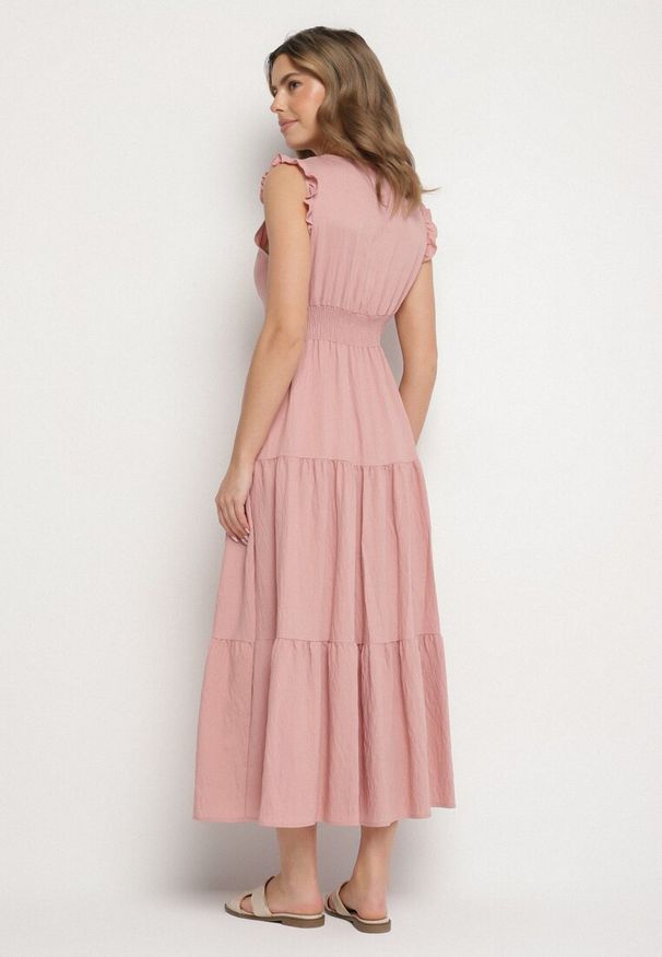 Born2be - Różowa Wiskozowa Sukienka z Falbankami Sadoline. Okazja: na co dzień. Typ kołnierza: kołnierz z falbankami. Kolor: różowy. Materiał: wiskoza. Styl: boho, casual