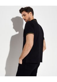 Versace Jeans Couture - VERSACE JEANS COUTURE - Czarna koszulka polo z logo. Okazja: na co dzień. Typ kołnierza: polo. Kolor: czarny. Materiał: bawełna. Styl: casual #2