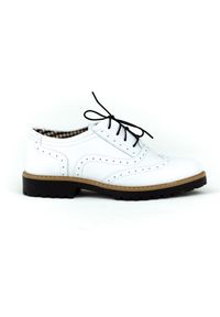 Zapato - półbuty - skóra naturalna - model 258 - kolor biały (41). Nosek buta: okrągły. Zapięcie: sznurówki. Kolor: biały. Materiał: skóra. Wzór: kolorowy. Sezon: lato. Obcas: na obcasie. Styl: klasyczny, elegancki. Wysokość obcasa: niski #1