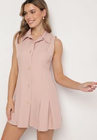 Born2be - Różowa Koszulowa Sukienka z Ozdobnymi Guzikami Redellee. Okazja: na spacer, na co dzień. Typ kołnierza: kołnierzyk klasyczny. Kolor: różowy. Typ sukienki: koszulowe. Styl: casual, klasyczny #3