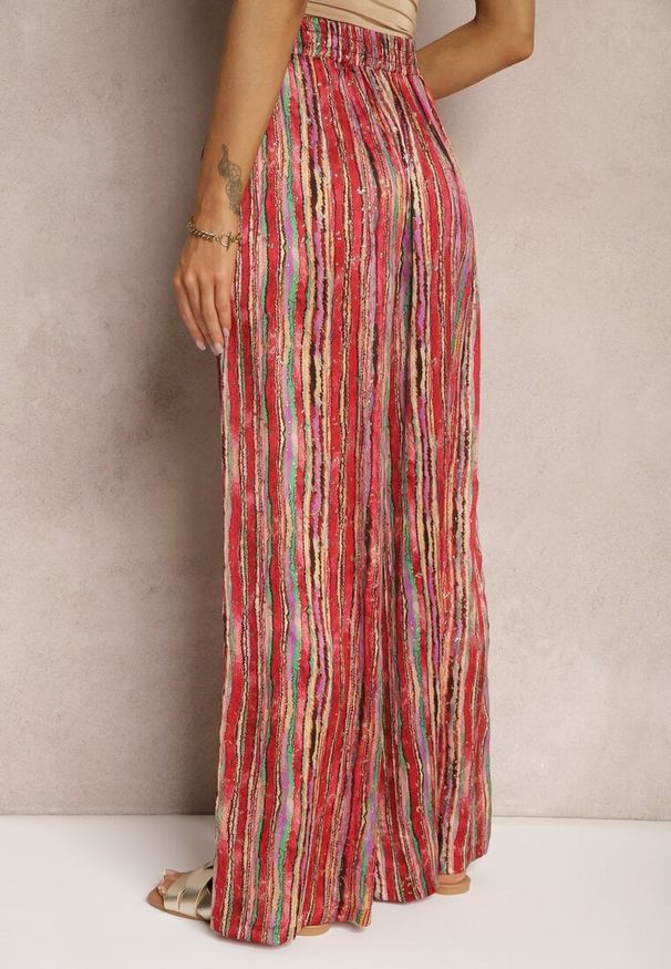 Renee - Czerwone Spodnie w Stylu Palazzo Zdobione Brokatem z Gumką w Talii Hinlea. Okazja: na co dzień. Stan: podwyższony. Kolor: czerwony. Wzór: aplikacja. Styl: casual, elegancki