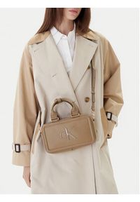 Calvin Klein Torebka Bold Ck Elongated Mini Tote LV04F3411G Beżowy. Kolor: beżowy. Materiał: skórzane #4