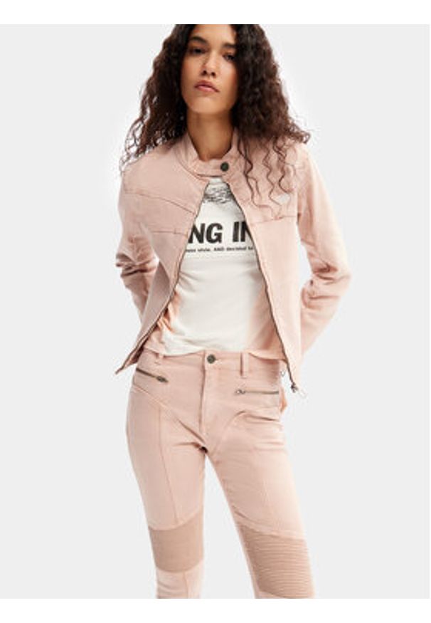 Desigual Jeansy Martinika 24SWDD75 Różowy Slim Fit. Kolor: różowy