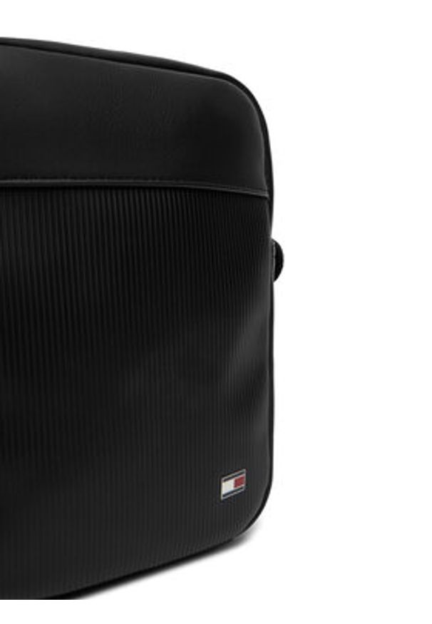 TOMMY HILFIGER - Tommy Hilfiger Saszetka Th Flag Mini Reporter AM0AM14015 Czarny. Kolor: czarny. Materiał: skóra