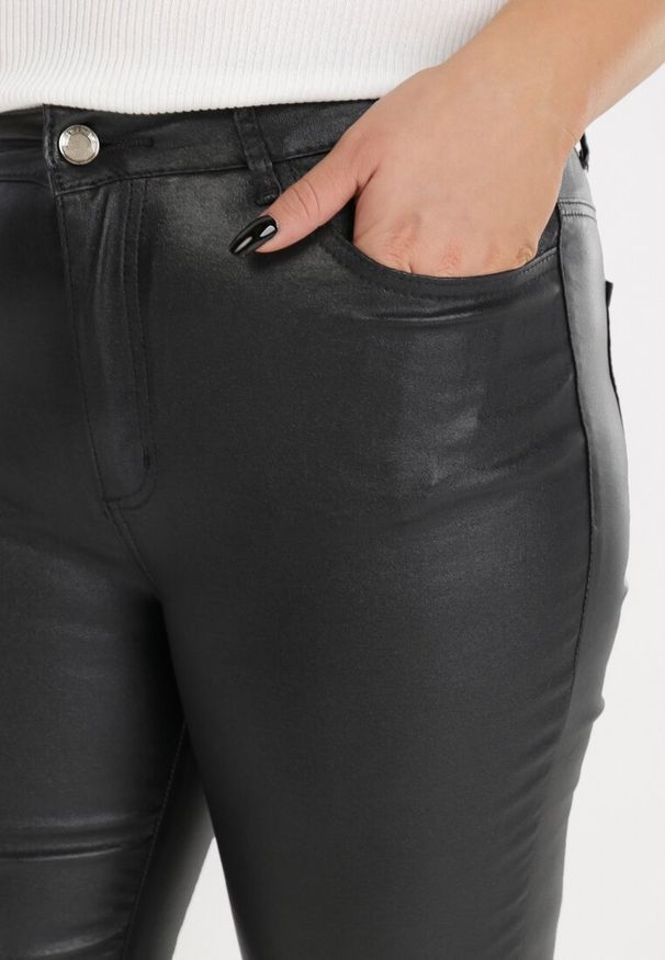 Born2be - Czarne Spodnie Thelamene. Okazja: na imprezę. Kolekcja: plus size. Kolor: czarny. Materiał: skóra. Długość: długie