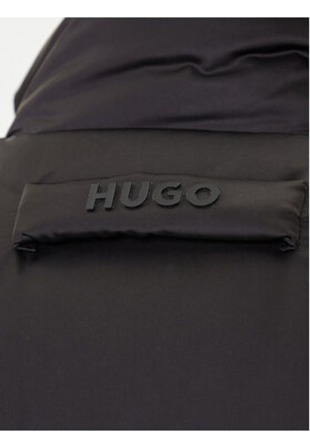 Hugo - HUGO Kamizelka Berolino2531 50541591 Czarny Regular Fit. Kolor: czarny. Materiał: syntetyk