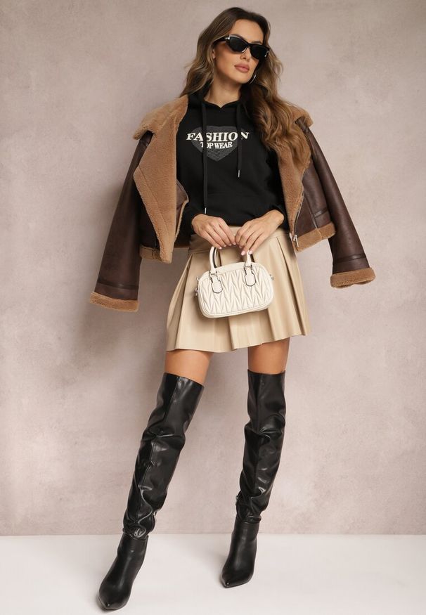 Renee - Czarna Bluza Kangurka Ocieplona Polarem z Ozdobnym Nadrukiem Elili. Okazja: na co dzień. Kolor: czarny. Materiał: polar. Wzór: nadruk. Styl: casual, elegancki