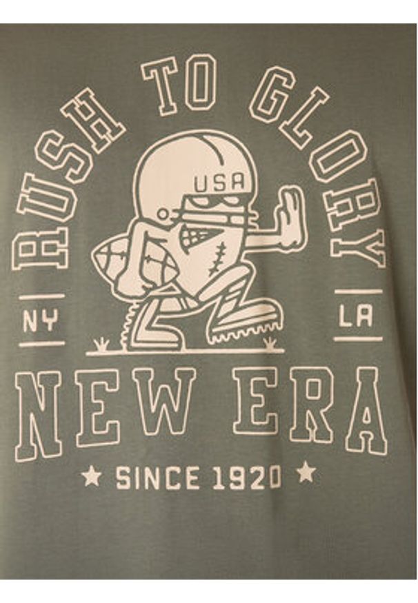 New Era T-Shirt Football Graphic 60596409 Zielony Regular Fit. Kolor: zielony. Materiał: bawełna