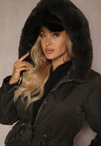 Renee - Ciemnozielona Kurtka Typu Parka z Kapturem i Futerkiem z Możliwością Odpięcia Marindria. Typ kołnierza: kaptur. Kolor: zielony. Materiał: futro. Sezon: zima #3