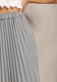 Renee - Ciemnoszara Spódnica Midi z Plisami High Waist Jasmira. Stan: podwyższony. Kolor: szary