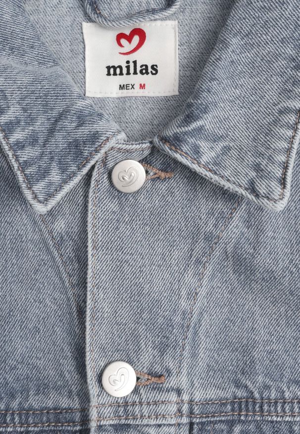 Born2be - Niebieska Kurtka Jeansowa o Klasycznym Kroju Anlarra. Okazja: na co dzień. Kolor: niebieski. Materiał: jeans. Wzór: grochy. Styl: klasyczny