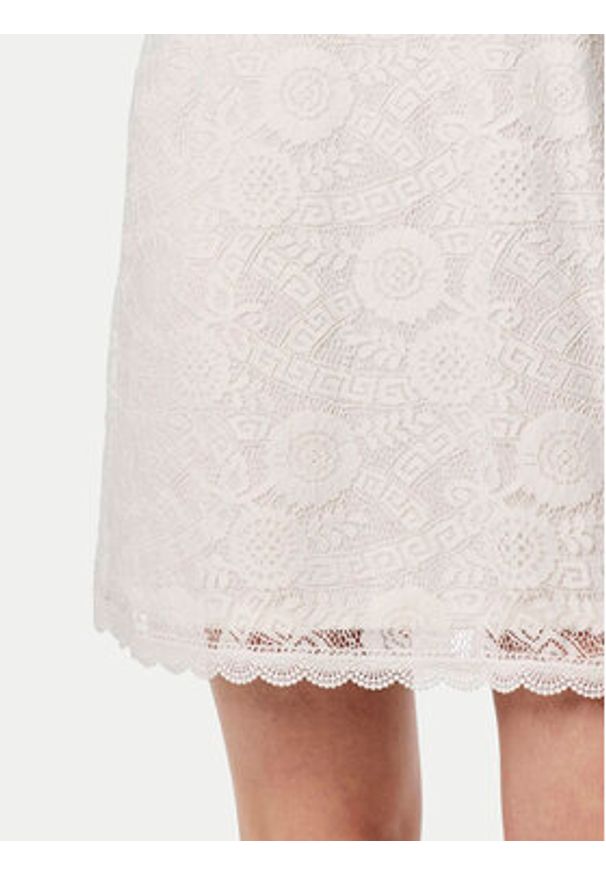 Pieces Sukienka codzienna Olline 17146419 Biały Regular Fit. Okazja: na co dzień. Kolor: biały. Materiał: syntetyk. Typ sukienki: proste. Styl: casual