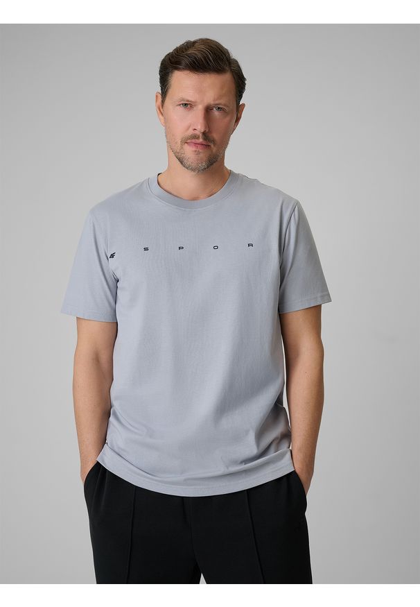 4f - 4F T-shirt regular z nadrukiem męski - szary S. Okazja: na co dzień. Kolor: szary. Materiał: dzianina, bawełna, materiał. Wzór: nadruk. Styl: casual, klasyczny