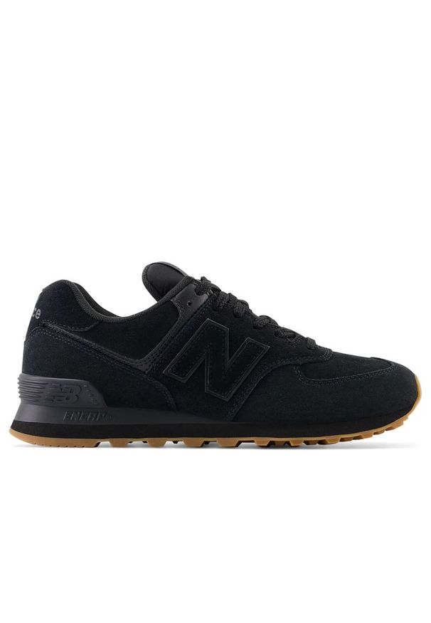 Buty New Balance U574NBB - czarne. Okazja: na co dzień. Kolor: czarny. Materiał: syntetyk, skóra, zamsz, guma, materiał. Szerokość cholewki: normalna. Model: New Balance 574