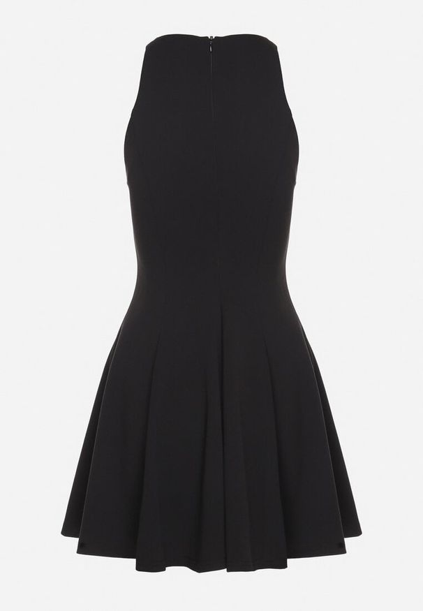 Born2be - Czarna Rozkloszowana Sukienka z Wiskozą Milenissa. Okazja: na imprezę, na co dzień. Kolor: czarny. Materiał: wiskoza. Sezon: lato. Styl: casual, elegancki