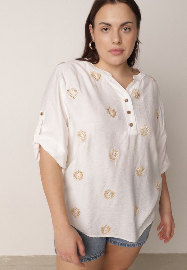 Born2be - Biała Wiskozowa Koszula Boho z Haftem i Podpinanymi Rękawami 3/4 Cheridenah. Okazja: na co dzień. Kolekcja: plus size. Kolor: biały. Materiał: wiskoza. Wzór: haft. Styl: boho