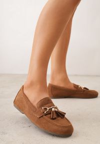 Born2be - Brązowe Mokasyny VICES z Modnymi Chwostami z Imitacji Zamszu z Wkładką z Naturalnej Skóry Calirea. Okazja: na co dzień, do pracy. Kolor: brązowy. Materiał: skóra, zamsz. Wzór: aplikacja. Styl: casual, klasyczny, elegancki #2