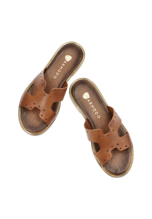 Brązowe Klapki Armodo Wygodne Obuwie Damskie. Kolor: brązowy. Sezon: lato. Obcas: na obcasie. Wysokość obcasa: niski