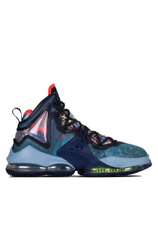 Buty koszykarskie męskie Nike Lebron 19. Kolor: niebieski, wielokolorowy. Materiał: syntetyk, materiał. Szerokość cholewki: normalna. Sport: koszykówka