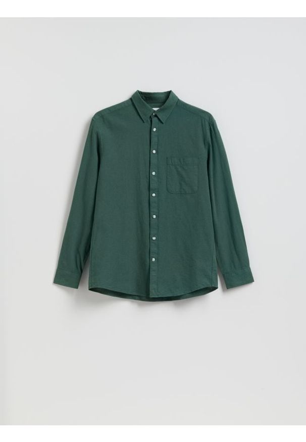 Reserved - Koszula regular z lnem - ciemnozielony. Kolor: zielony. Materiał: len