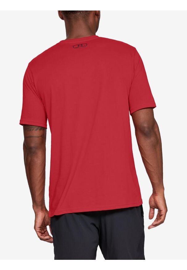 Under Armour - Koszulka fitness męska UNDER ARMOUR Sportstyle z krótkim rękawem. Kolor: czerwony. Długość rękawa: krótki rękaw. Długość: krótkie. Sport: fitness