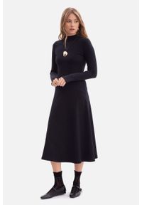 BeWear - Bawełniana sukienka dzianinowa z golfem rozkloszowana czarna. Typ kołnierza: golf. Kolor: czarny, brązowy. Materiał: dzianina, bawełna. Sezon: zima, jesień #3