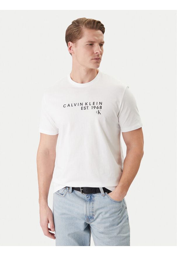 Calvin Klein Jeans T-Shirt LV04RF800G Biały Classic Fit. Kolor: biały. Materiał: bawełna