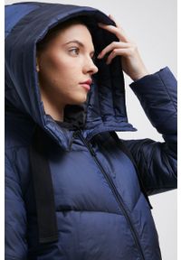 medicine - Medicine płaszcz damski kolor granatowy zimowy. Okazja: na co dzień. Kolor: niebieski. Długość: długie. Sezon: zima. Styl: casual #5