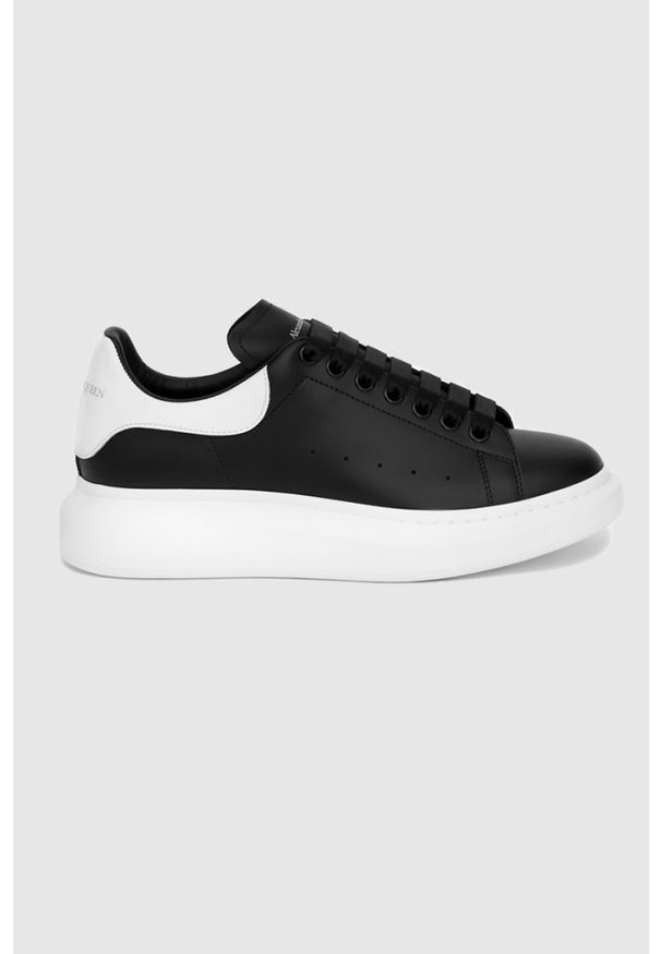Alexander McQueen - ALEXANDER MCQUEEN Czarne sneakersy męskie z białym napiętkiem, Rozmiar 44. Kolor: czarny. Materiał: skóra