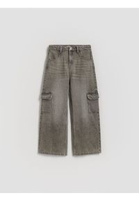 Reserved - Jeansy wide leg z kieszeniami cargo - jasnoszary. Kolor: szary
