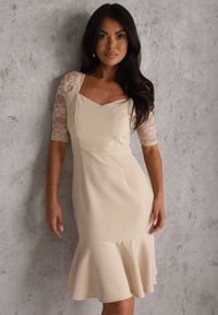 Renee - Beżowa Sukienka VICES o Taliowanym Kroju z Rękawami z Koronki Metirei. Kolor: beżowy. Materiał: koronka. Wzór: koronka. Styl: elegancki #1