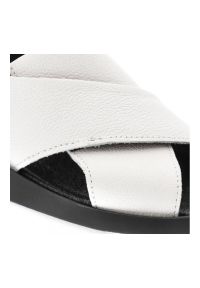 Białe Sandały Armodo Wygodne Obuwie Damskie Na Koturnie. Kolor: biały. Materiał: skóra. Obcas: na koturnie. Wysokość obcasa: średni #6