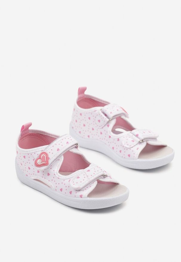 Born2be - Białe Sandały ze Skórzaną Wkładką Ozdobione Sercami Janorine. Okazja: na spacer, na co dzień, na plażę. Zapięcie: rzepy. Kolor: biały. Materiał: skóra. Wzór: aplikacja. Sezon: lato. Styl: casual