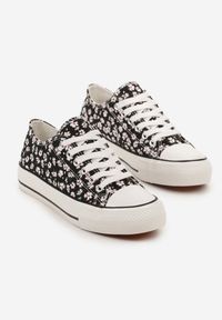 Born2be - Czarne Trampki z Cholewką Zdobioną Kwiatowym Wzorem Folaianna. Okazja: na co dzień, na spacer. Kolor: czarny. Materiał: jeans. Szerokość cholewki: normalna. Wzór: aplikacja, kwiaty. Styl: klasyczny, elegancki, casual #6