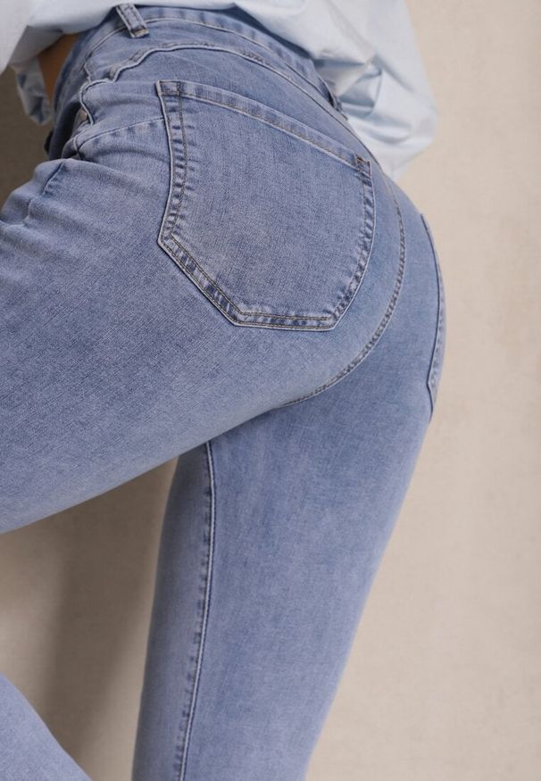 Renee - Jasnoniebieskie Jeansy z Bawełną Typu Skinny Novanisse. Okazja: na co dzień. Stan: podwyższony. Kolor: niebieski. Styl: casual
