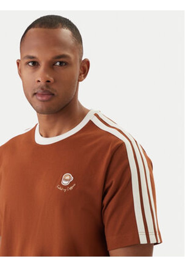 Adidas - adidas T-Shirt Lux Coffee Cafe Cup Graphic JZ5070 Brązowy Loose Fit. Kolor: brązowy. Materiał: bawełna