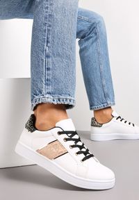 Renee - Biało-Czarne Sneakersy Sznurowane z Wstawkami Danthe. Kolor: biały. Materiał: jeans