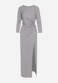 Born2be - Szara Sukienka z Wiskozą Ozdobiona Wiązaniem i Metaliczną Nicią Ellinira. Okazja: na co dzień. Kolor: szary. Materiał: wiskoza. Wzór: aplikacja. Typ sukienki: proste. Styl: casual, elegancki #5