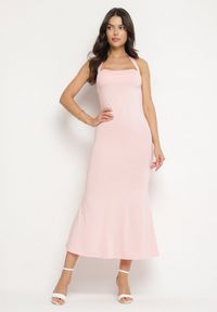 Born2be - Różowa Taliowana Sukienka Koktajlowa z Wiskozą Izazira. Kolor: różowy. Materiał: wiskoza. Styl: wizytowy #1