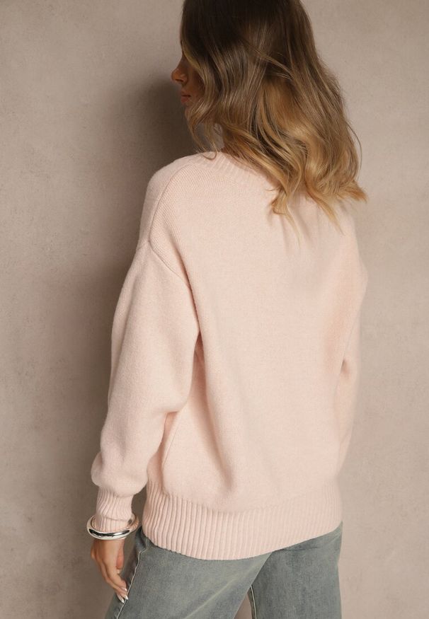 Renee - Różowy Sweter z Kaszmirem i Trójkątnym Dekoltem Plenne. Kolor: różowy. Materiał: kaszmir. Styl: klasyczny
