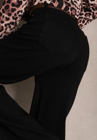 Renee - Czarne Jeansy z Dodatkiem Bawełny o Szerokim Kroju High Waist Azinay. Okazja: na co dzień, na spotkanie biznesowe. Stan: podwyższony. Kolor: czarny. Wzór: aplikacja, gładki. Styl: biznesowy, elegancki, casual #3