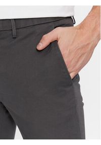 TOMMY HILFIGER - Tommy Hilfiger Chinosy Core Bleecker MW0MW28883 Szary Slim Fit. Kolor: szary. Materiał: bawełna