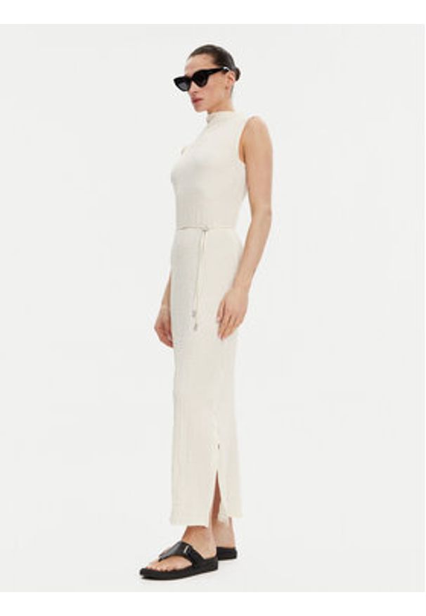 Calvin Klein Sukienka letnia K20K208304 Écru Slim Fit. Materiał: syntetyk. Sezon: lato